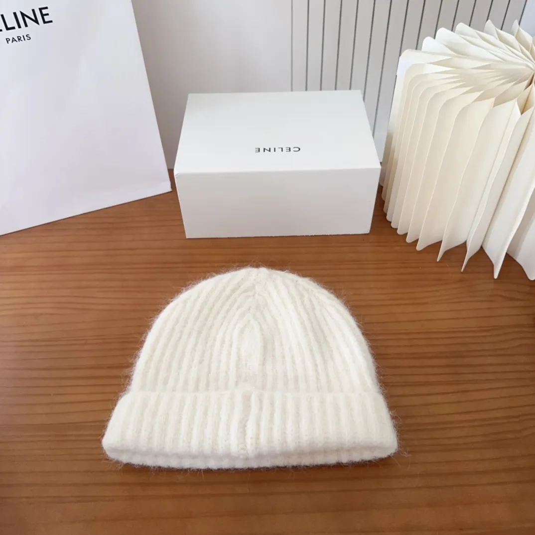 💰70 Crow Heart Autumn and Winter Wool Knitted Beanie This must be a favorite of minimalism. It is clean, neat, fashionable and versatile, and will definitely not be picky about your face shape! A fashionable classic that lasts forever! Fashionable black and white can be purchased together!
